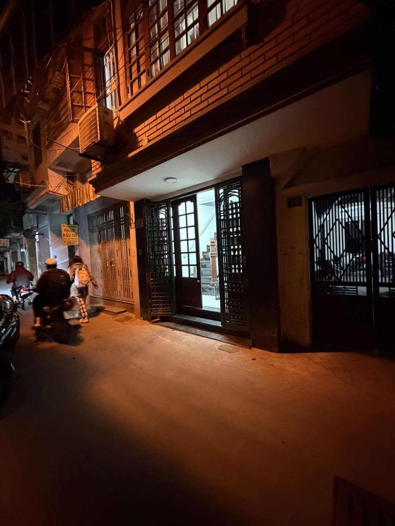 Bán nhà Ngõ Quỳnh - diện tích 9,5m2 4 tầng - ô tô đỗ cửa - giá 3,8 tỷ