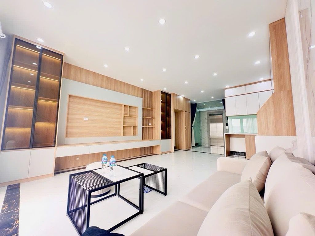 Bán nhà Bùi Xương Trạch - diện tích 47m2 6 tầng - Gara ô tô, thang máy - giá 18,3 tỷ