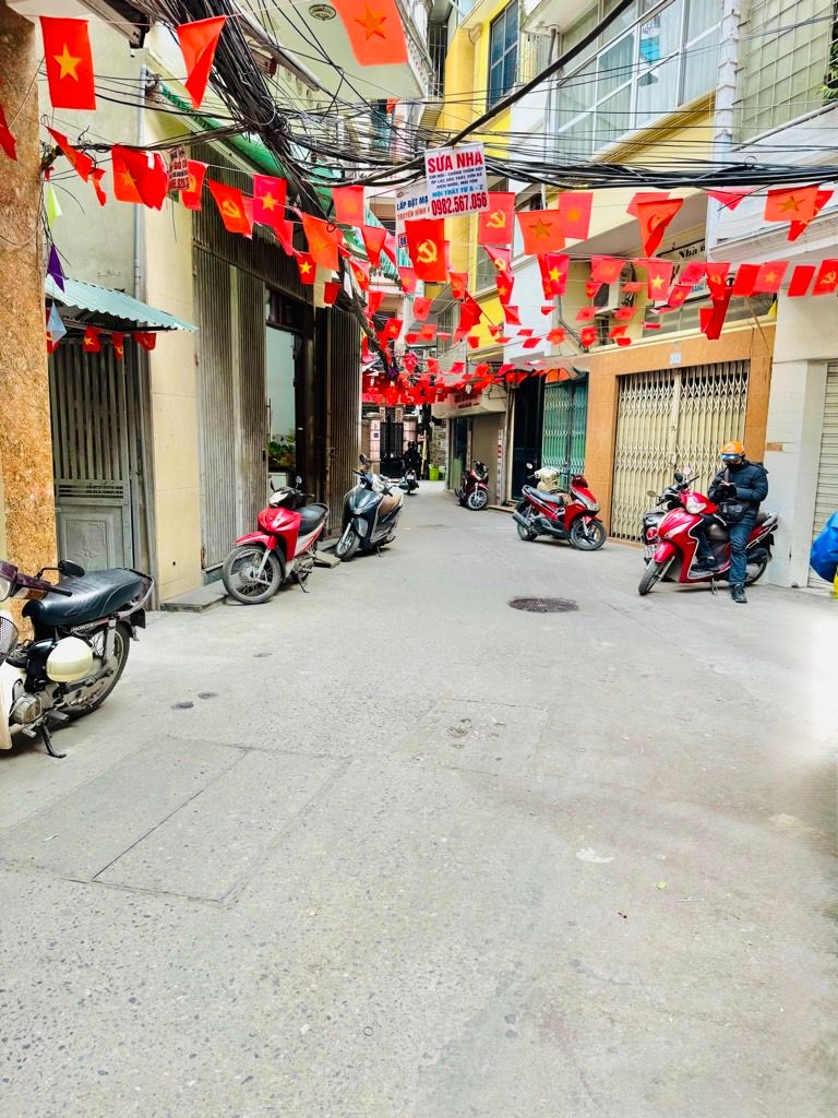 Bán nhà Văn Hương - diện tích 7,5m2 3 tầng - Nhà nhỏ xinh - giá 2,39 tỷ