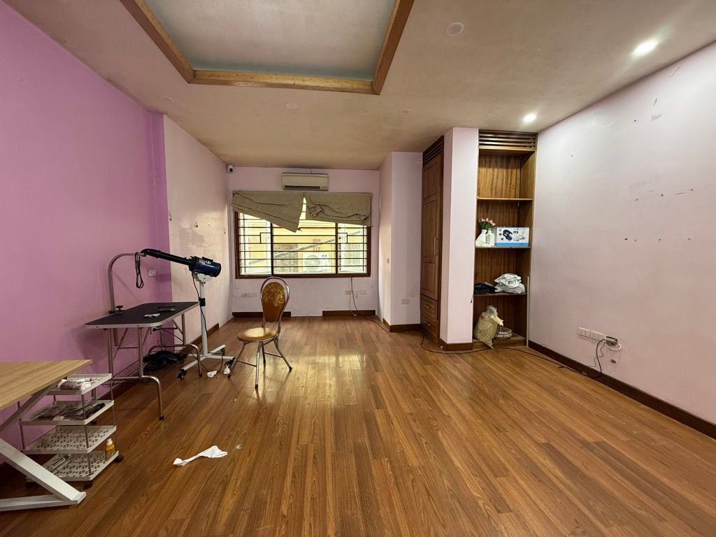 Bán nhà Đê Trần Khát Trân - diện tích 32,3m2 4 tầng - Ô TÔ - KINH DOANH - LÔ GÓC - NHÀ ĐẸP Ở NGAY - giá 9,3 tỷ