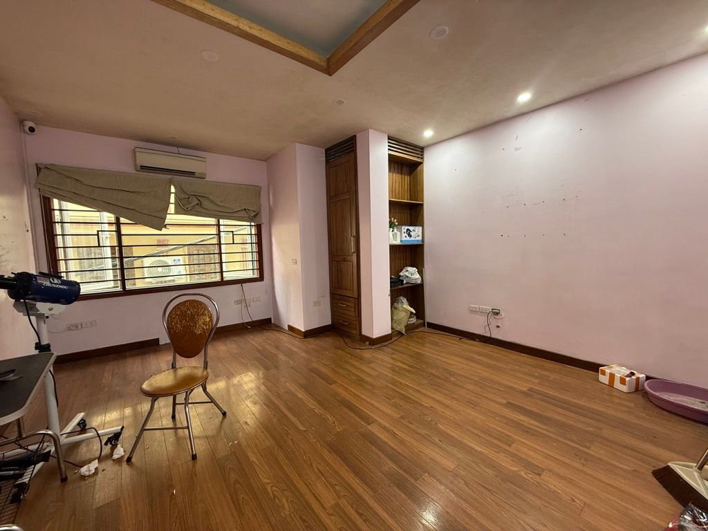 Bán nhà Đê Trần Khát Trân - diện tích 32,3m2 4 tầng - Ô TÔ - KINH DOANH - LÔ GÓC - NHÀ ĐẸP Ở NGAY - giá 9,3 tỷ