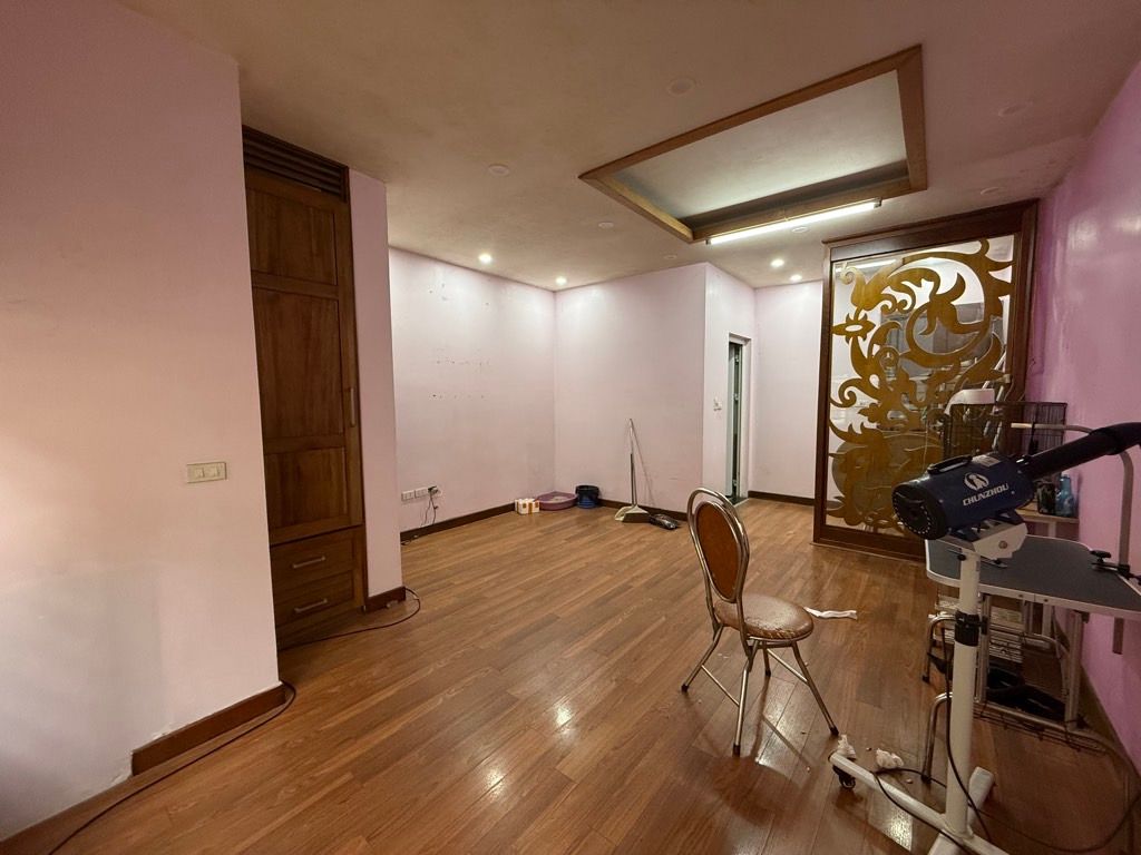 Bán nhà Đê Trần Khát Trân - diện tích 32,3m2 4 tầng - Ô TÔ - KINH DOANH - LÔ GÓC - NHÀ ĐẸP Ở NGAY - giá 9,3 tỷ