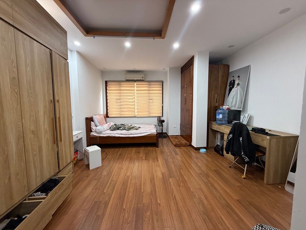 Bán nhà Đê Trần Khát Trân - diện tích 32,3m2 4 tầng - Ô TÔ - KINH DOANH - LÔ GÓC - NHÀ ĐẸP Ở NGAY - giá 9,3 tỷ