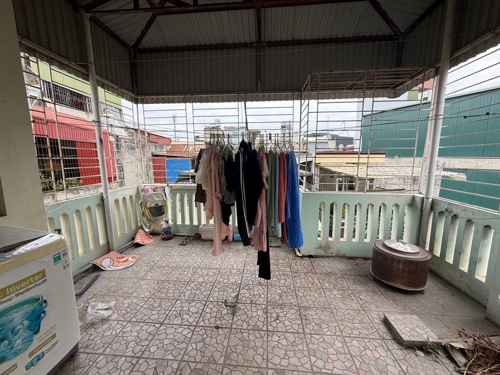 Bán nhà Đê Trần Khát Trân - diện tích 32,3m2 4 tầng - Ô TÔ - KINH DOANH - LÔ GÓC - NHÀ ĐẸP Ở NGAY - giá 9,3 tỷ