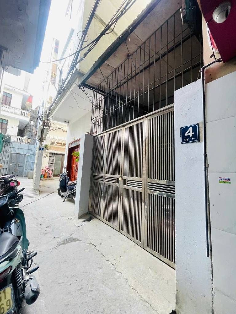 Bán nhà Đại Từ - diện tích 45,8m2 3 tầng - Gần phố, ngõ thông - giá 13,6 tỷ