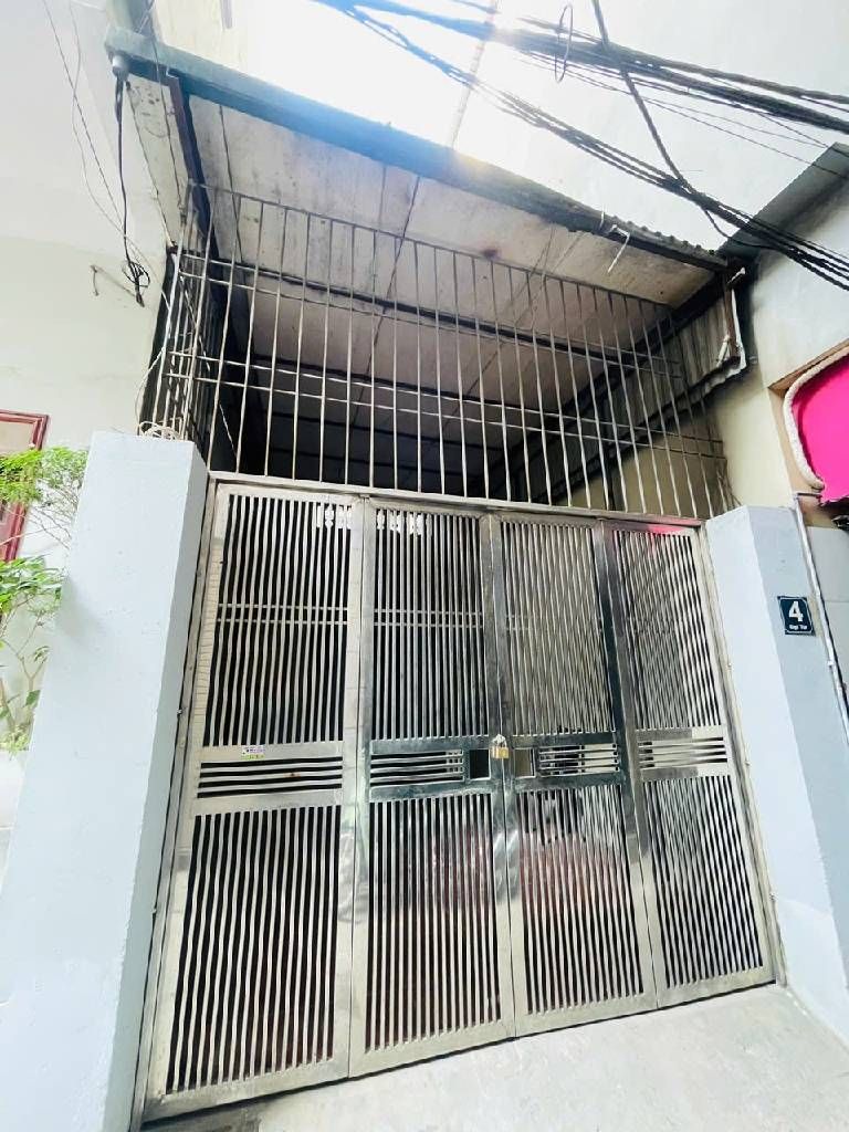 Bán nhà Đại Từ - diện tích 45,8m2 3 tầng - Gần phố, ngõ thông - giá 13,6 tỷ