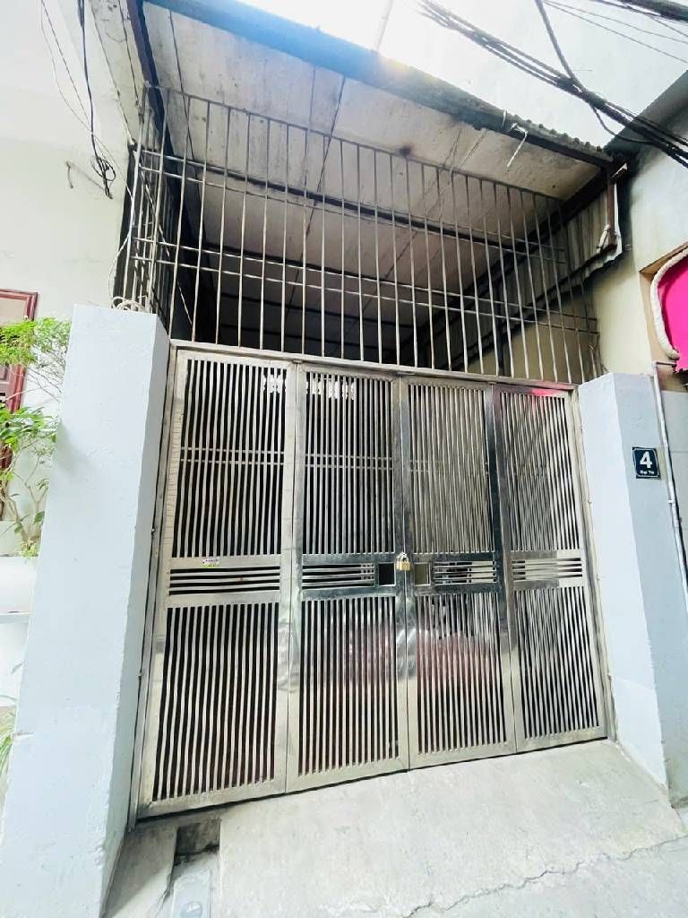 Bán nhà Đại Từ - diện tích 45,8m2 3 tầng - Gần phố, ngõ thông - giá 13,6 tỷ