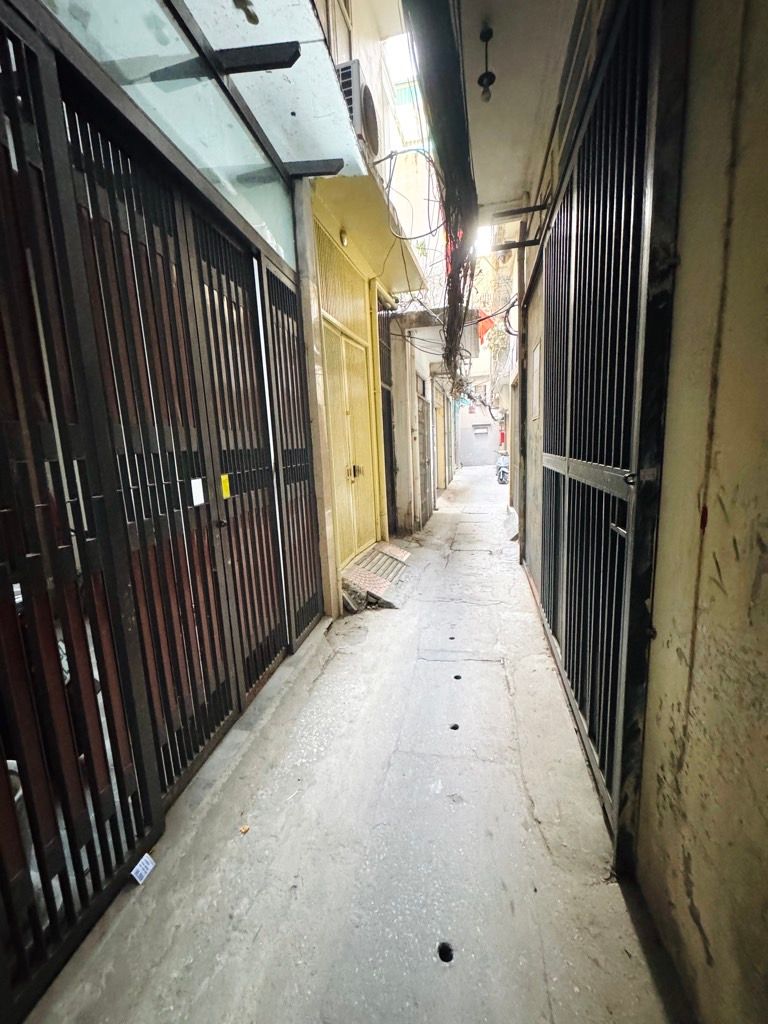 Bán nhà Ngõ Thống Nhất - diện tích 40.2m2 5 tầng - Nhà dân xây chắc chắn, gần các trường ĐH lớn - giá 9,7 tỷ