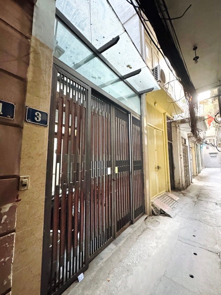 Bán Nhà Ngõ Thống Nhất, Đại La: Ngõ Nông Sát Phố – 5 Tầng Dân Xây – 40m2 – Giá 9.7 Tỷ