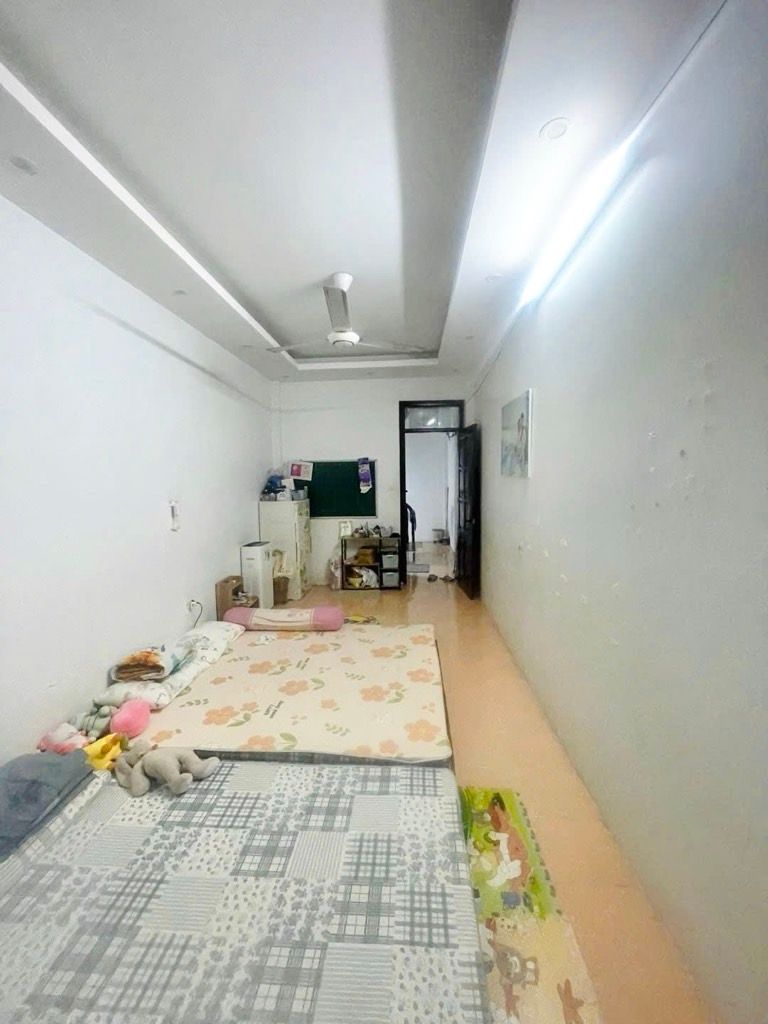 Alternative view of Bán Nhà Ngõ Thống Nhất, Đại La: Ngõ Nông Sát Phố – 5 Tầng Dân Xây – 40m2 – Giá 9.7 Tỷ