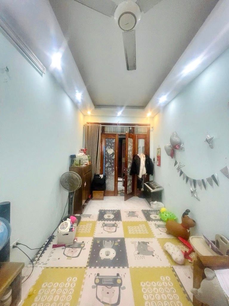 Bán nhà Ngõ Thống Nhất - diện tích 40.2m2 5 tầng - Nhà dân xây chắc chắn, gần các trường ĐH lớn - giá 9,7 tỷ