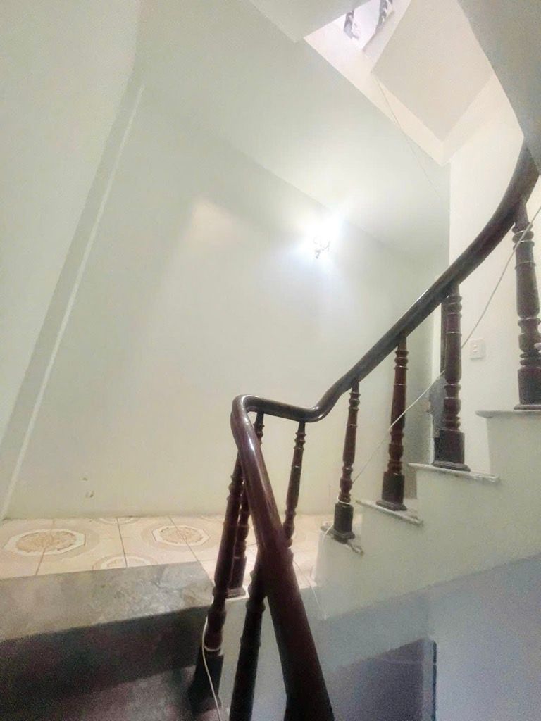 Bán nhà Ngõ Thống Nhất - diện tích 40.2m2 5 tầng - Nhà dân xây chắc chắn, gần các trường ĐH lớn - giá 9,7 tỷ