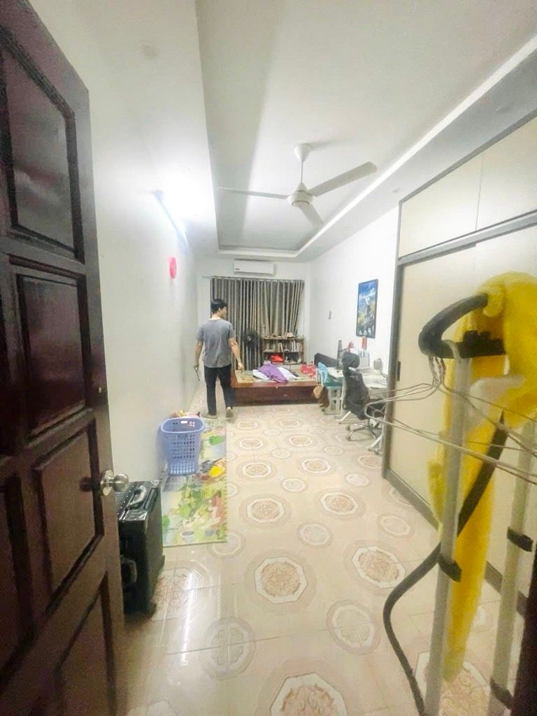 Bán nhà Ngõ Thống Nhất - diện tích 40.2m2 5 tầng - Nhà dân xây chắc chắn, gần các trường ĐH lớn - giá 9,7 tỷ