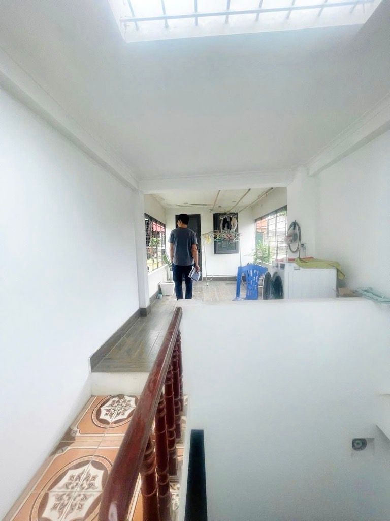 Bán nhà Ngõ Thống Nhất - diện tích 40.2m2 5 tầng - Nhà dân xây chắc chắn, gần các trường ĐH lớn - giá 9,7 tỷ