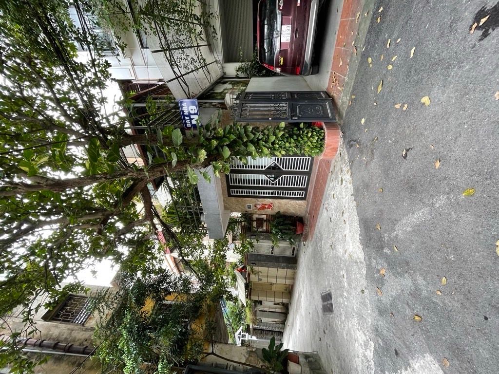 Bán nhà Nguyễn Khoái - diện tích 77,9m2 3 tầng - Ô tô đỗ cửa - giá 18,5 tỷ