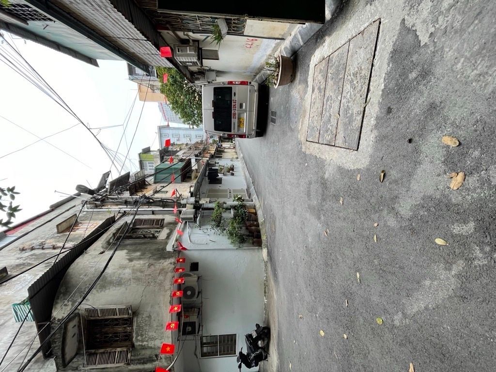 Bán nhà Nguyễn Khoái - diện tích 77,9m2 3 tầng - Ô tô đỗ cửa - giá 18,5 tỷ