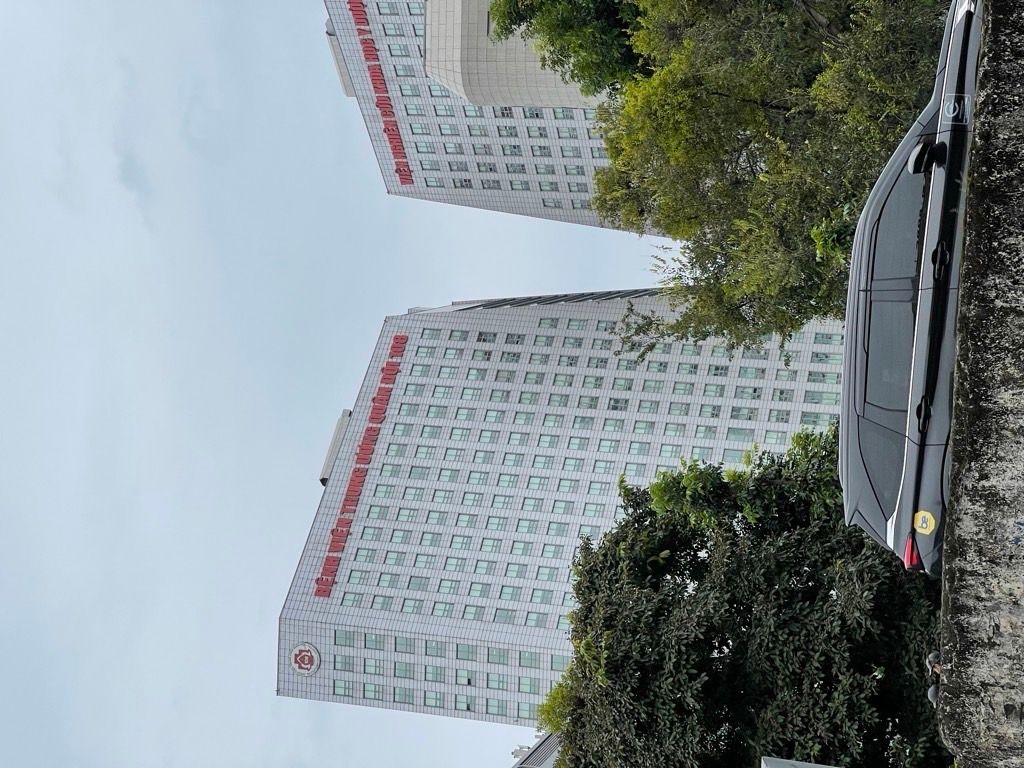 Bán nhà Nguyễn Khoái - diện tích 77,9m2 3 tầng - Ô tô đỗ cửa - giá 18,5 tỷ