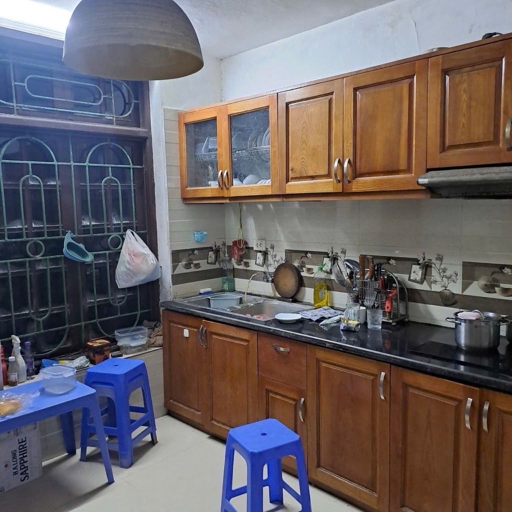 Bán nhà Nguyễn Khoái - diện tích 77,9m2 3 tầng - Ô tô đỗ cửa - giá 18,5 tỷ