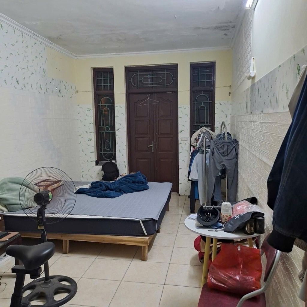 Bán nhà Nguyễn Khoái - diện tích 77,9m2 3 tầng - Ô tô đỗ cửa - giá 18,5 tỷ