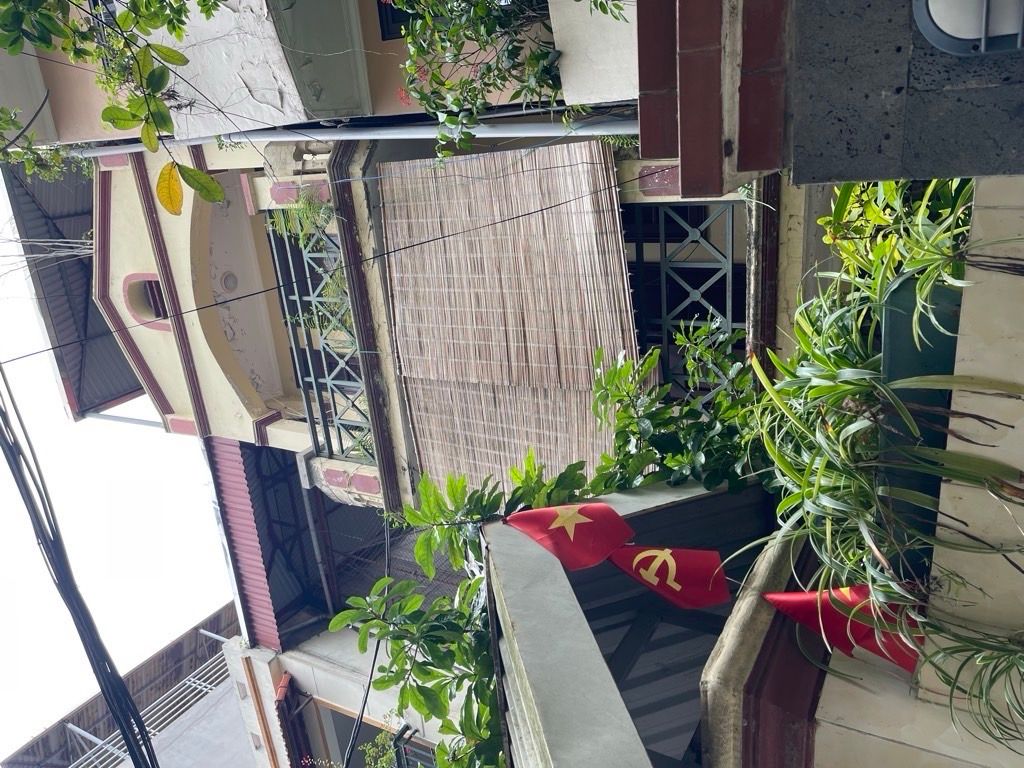 Bán nhà Nguyễn Khoái - diện tích 77,9m2 3 tầng - Ô tô đỗ cửa - giá 18,5 tỷ