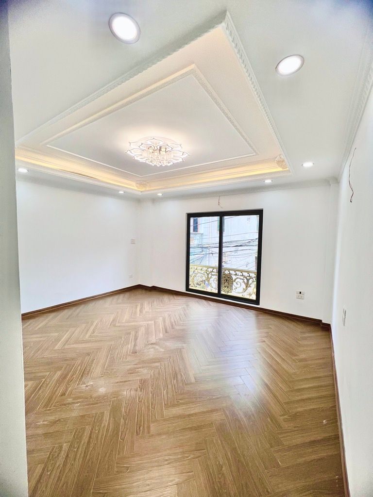 Bán nhà Nguyễn Khoái - diện tích 40m2 5 tầng - Ô tô đỗ cửa - giá 7,5 tỷ