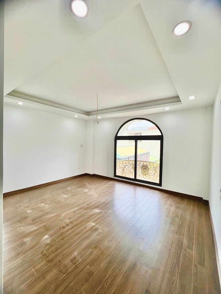 Bán nhà Nguyễn Khoái - diện tích 40m2 5 tầng - Ô tô đỗ cửa - giá 7,5 tỷ