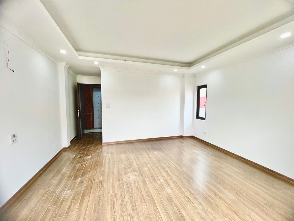 Bán nhà Nguyễn Khoái - diện tích 40m2 5 tầng - Ô tô đỗ cửa - giá 7,5 tỷ