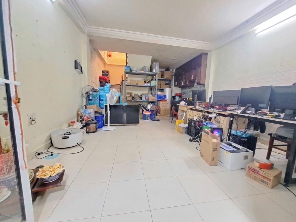 Bán nhà Giải Phóng - diện tích 50m2 2 tầng - Ô TÔ VÀO NHÀ - giá 2,1 tỷ