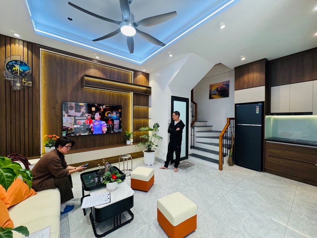 Bán nhà Lĩnh Nam - diện tích 30m2 5 tầng - Ngõ Ô tô - giá 8,4 tỷ