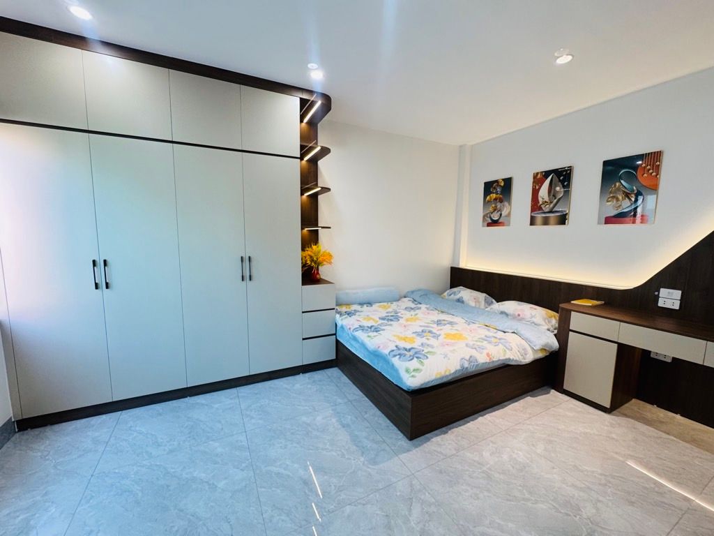 Bán nhà Lĩnh Nam - diện tích 30m2 5 tầng - Ngõ Ô tô - giá 8,4 tỷ