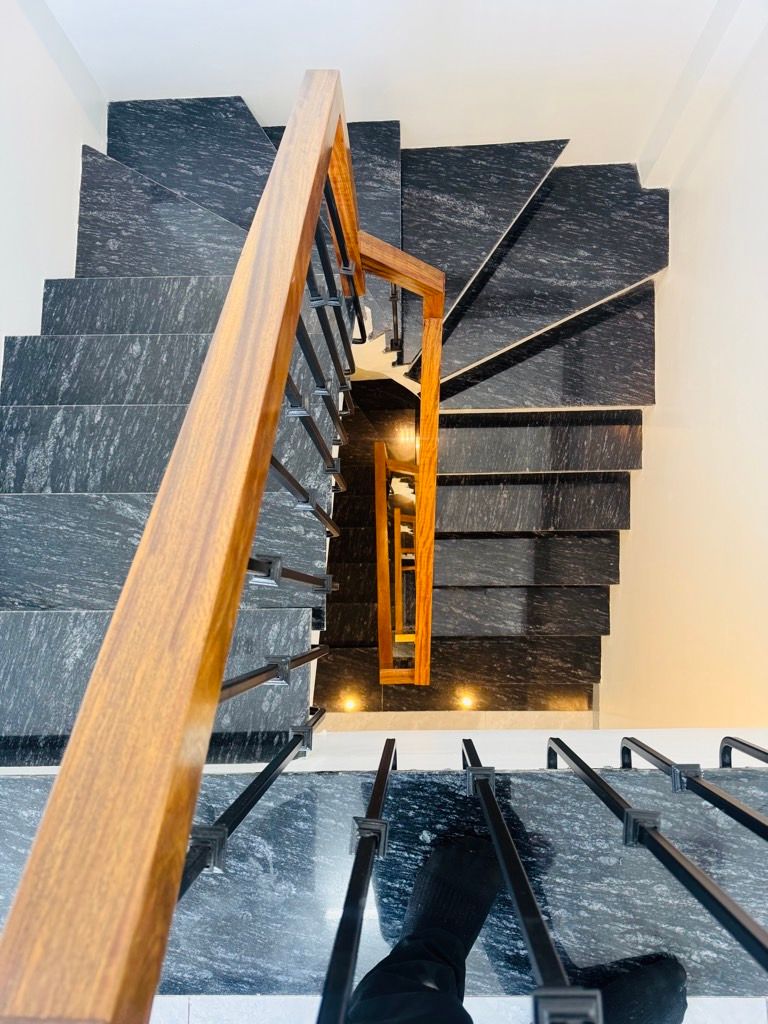 Bán nhà Lĩnh Nam - diện tích 30m2 5 tầng - Ngõ Ô tô - giá 8,4 tỷ