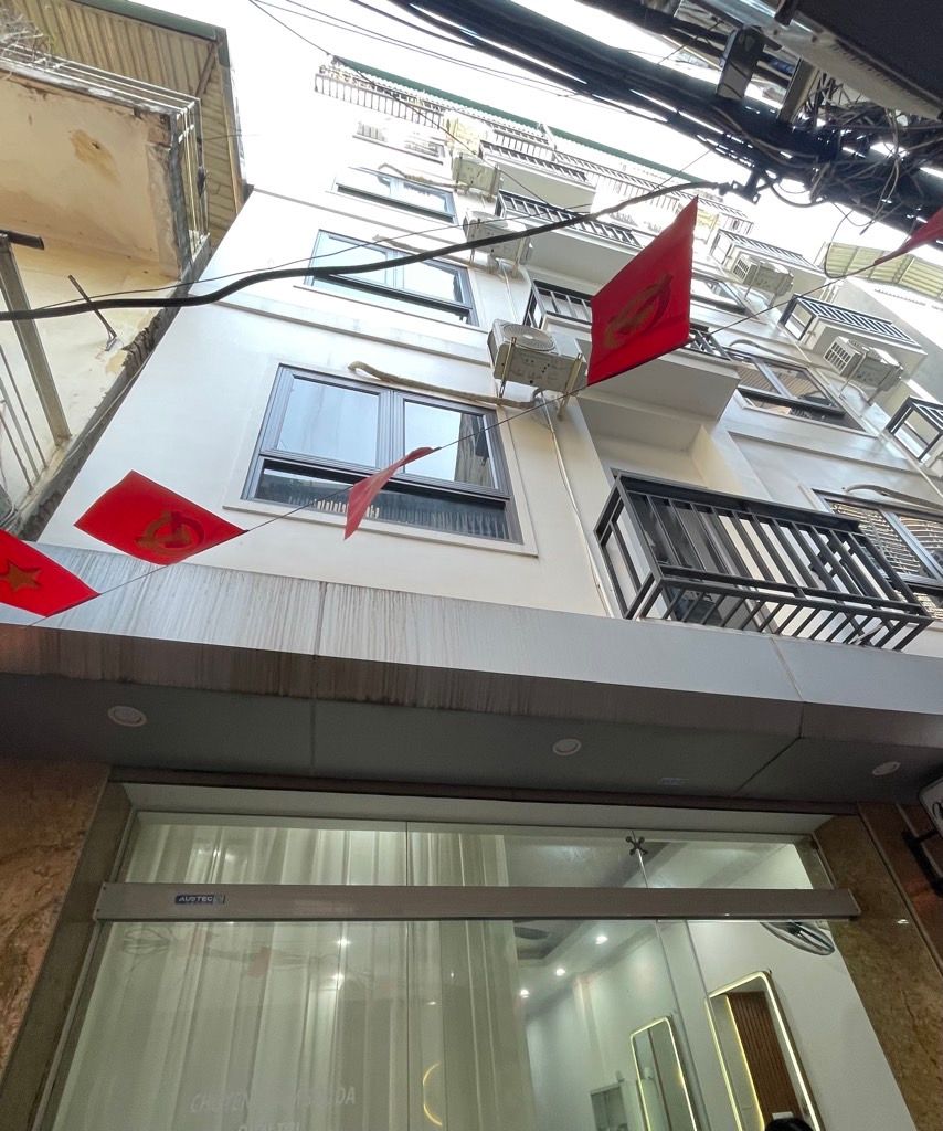 Bán nhà Tôn Thất Tùng - diện tích 33m2 6 tầng - Thang máy - giá 13,8 tỷ