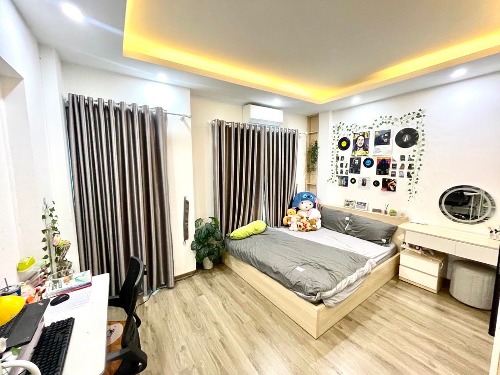 Bán nhà Tôn Thất Tùng - diện tích 33m2 6 tầng - Thang máy - giá 13,8 tỷ