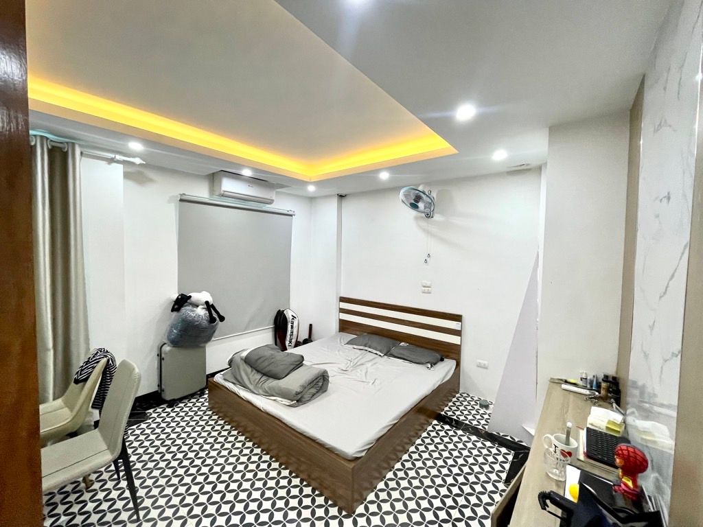 Bán nhà Tôn Thất Tùng - diện tích 33m2 6 tầng - Thang máy - giá 13,8 tỷ