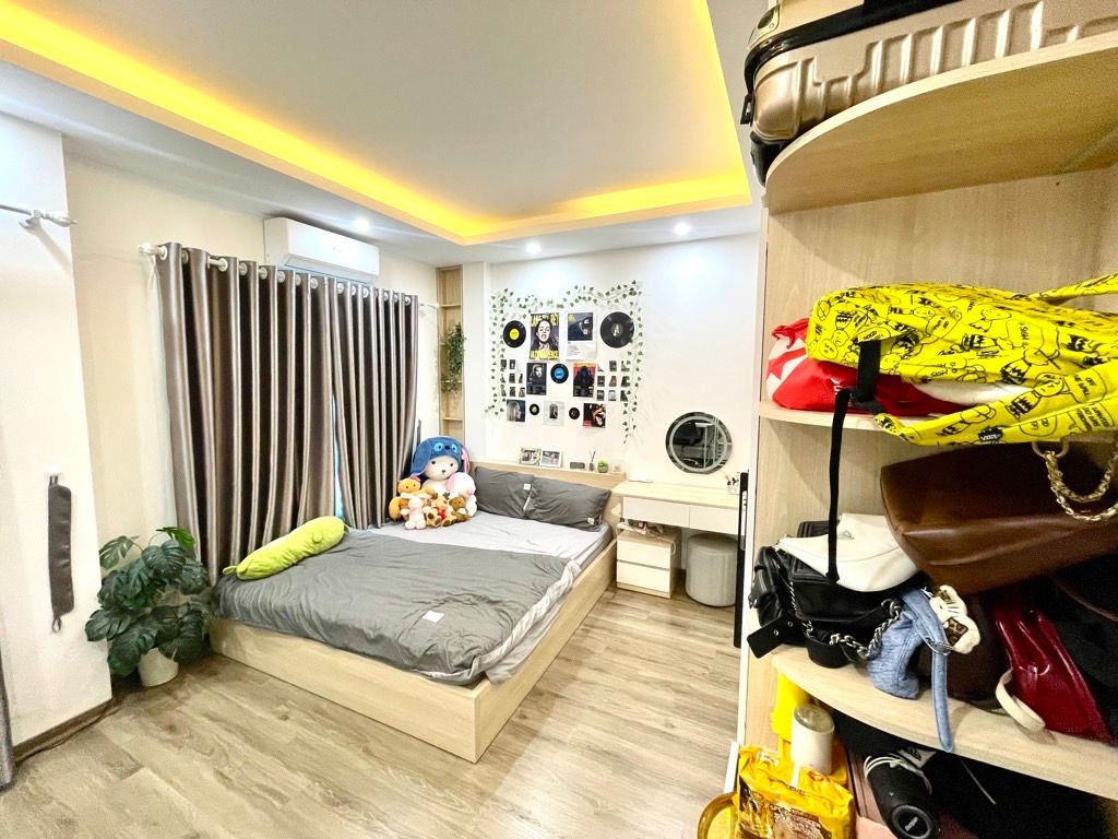 Bán nhà Tôn Thất Tùng - diện tích 33m2 6 tầng - Thang máy - giá 13,8 tỷ