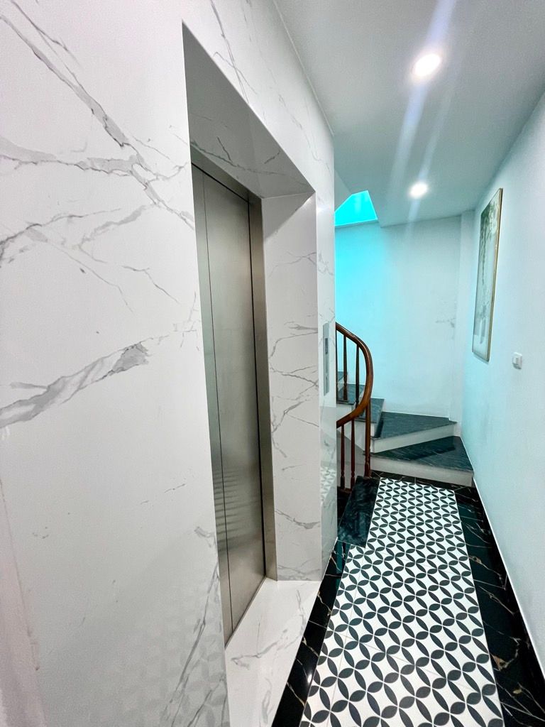 Bán nhà Tôn Thất Tùng - diện tích 33m2 6 tầng - Thang máy - giá 13,8 tỷ