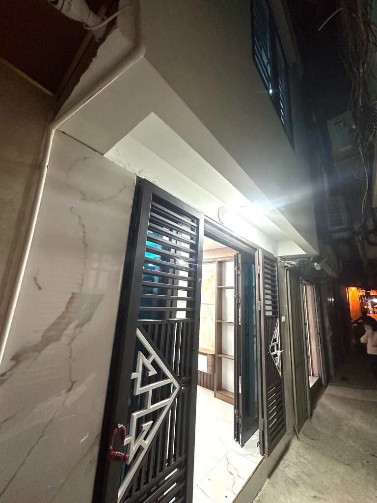 Bán nhà Đông Thiên - diện tích 27m2 5 tầng - vị trí đẹp cách mặt ngõ thông Ô TÔ khoảng chừng 50m - giá 4,2 tỷ