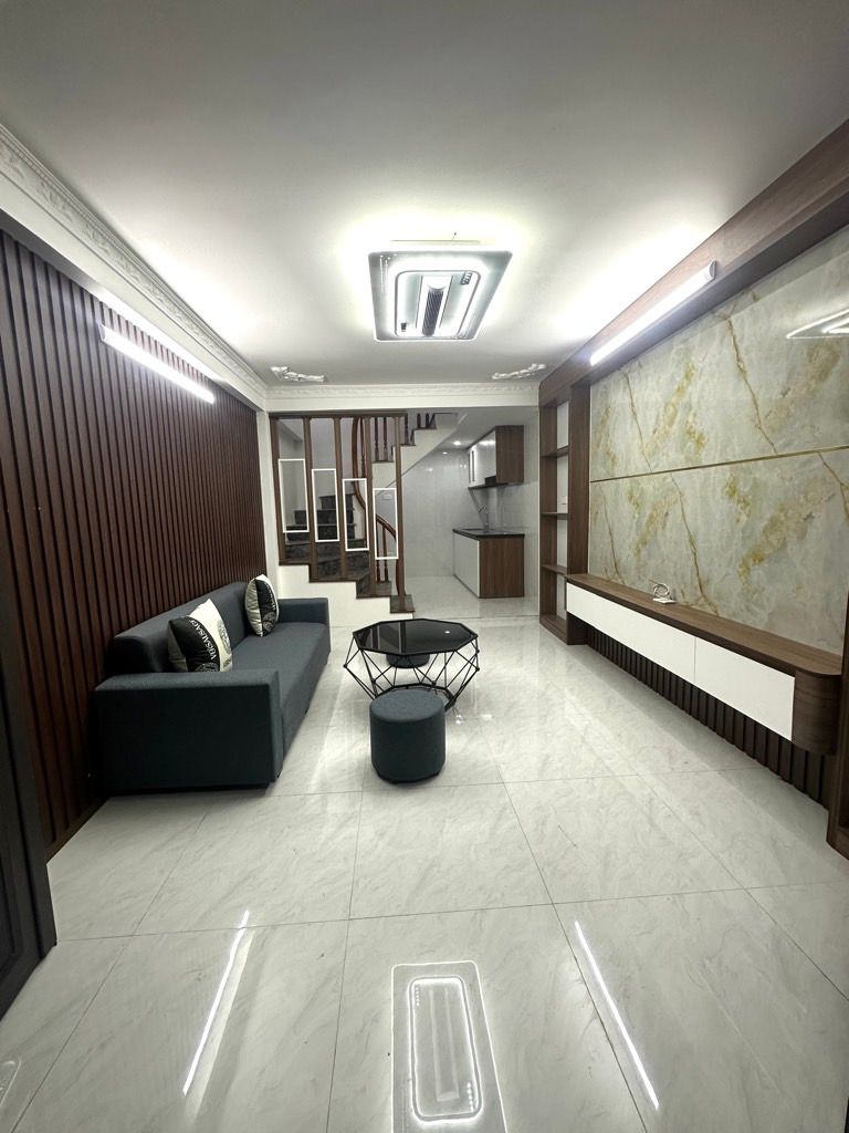 Bán nhà Đông Thiên - diện tích 27m2 5 tầng - vị trí đẹp cách mặt ngõ thông Ô TÔ khoảng chừng 50m - giá 4,2 tỷ