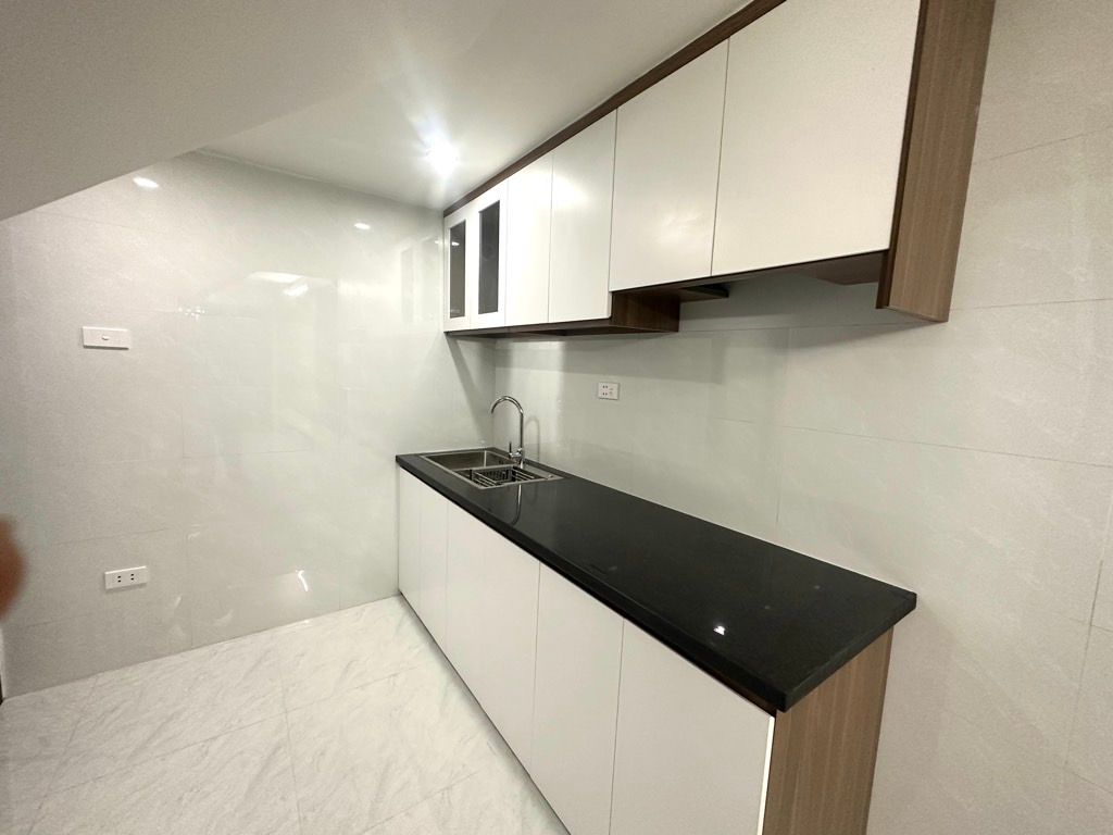 Bán nhà Đông Thiên - diện tích 27m2 5 tầng - vị trí đẹp cách mặt ngõ thông Ô TÔ khoảng chừng 50m - giá 4,2 tỷ