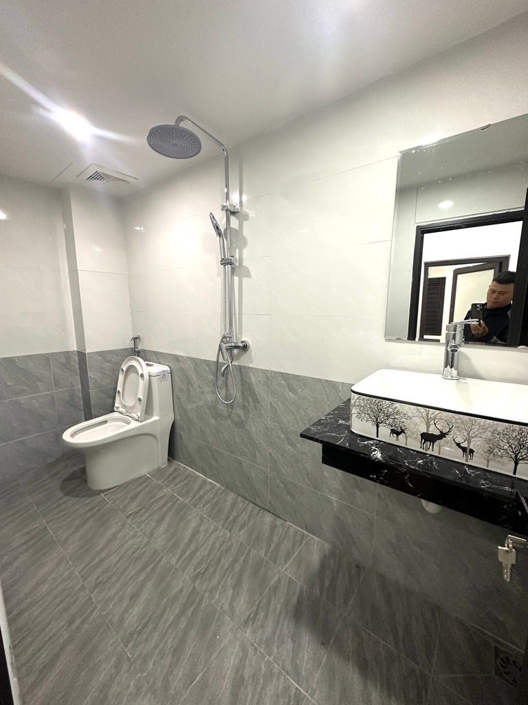 Bán nhà Đông Thiên - diện tích 27m2 5 tầng - vị trí đẹp cách mặt ngõ thông Ô TÔ khoảng chừng 50m - giá 4,2 tỷ