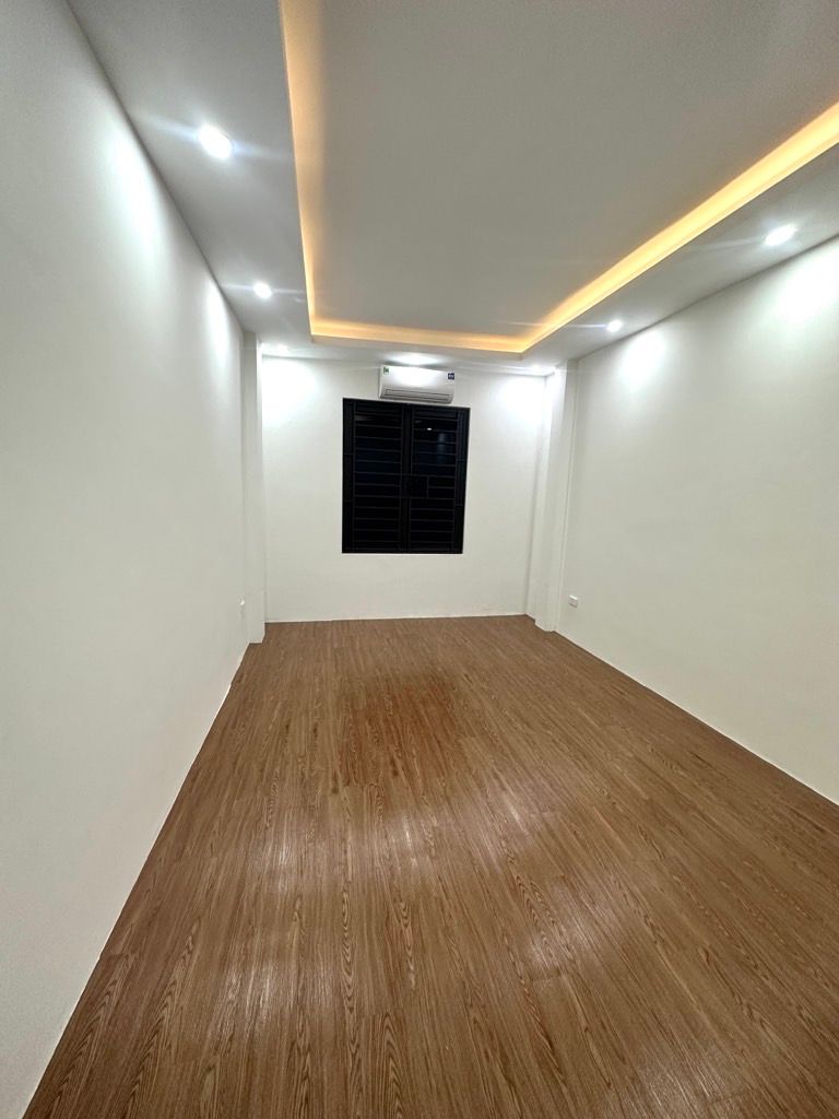 Bán nhà Đông Thiên - diện tích 27m2 5 tầng - vị trí đẹp cách mặt ngõ thông Ô TÔ khoảng chừng 50m - giá 4,2 tỷ