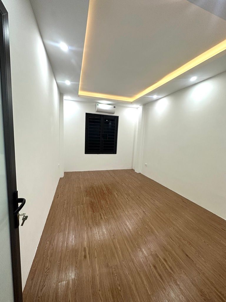 Bán nhà Đông Thiên - diện tích 27m2 5 tầng - vị trí đẹp cách mặt ngõ thông Ô TÔ khoảng chừng 50m - giá 4,2 tỷ