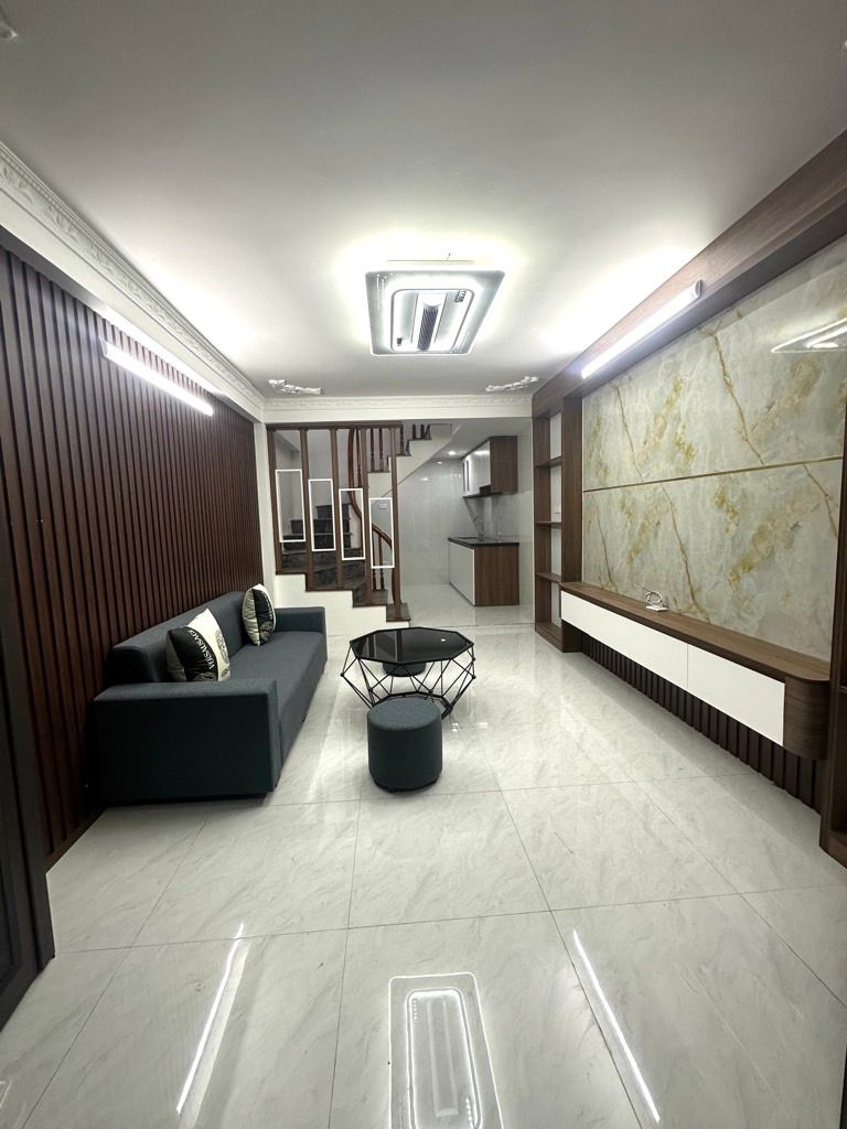 Bán nhà Đông Thiên - diện tích 27m2 5 tầng - vị trí đẹp cách mặt ngõ thông Ô TÔ khoảng chừng 50m - giá 4,2 tỷ