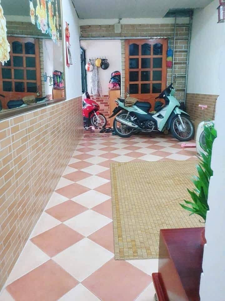 Bán nhà Lệnh Cư - diện tích 43m2 3 tầng - nhà đẹp, tổng 2 ngủ - giá 4,5 tỷ