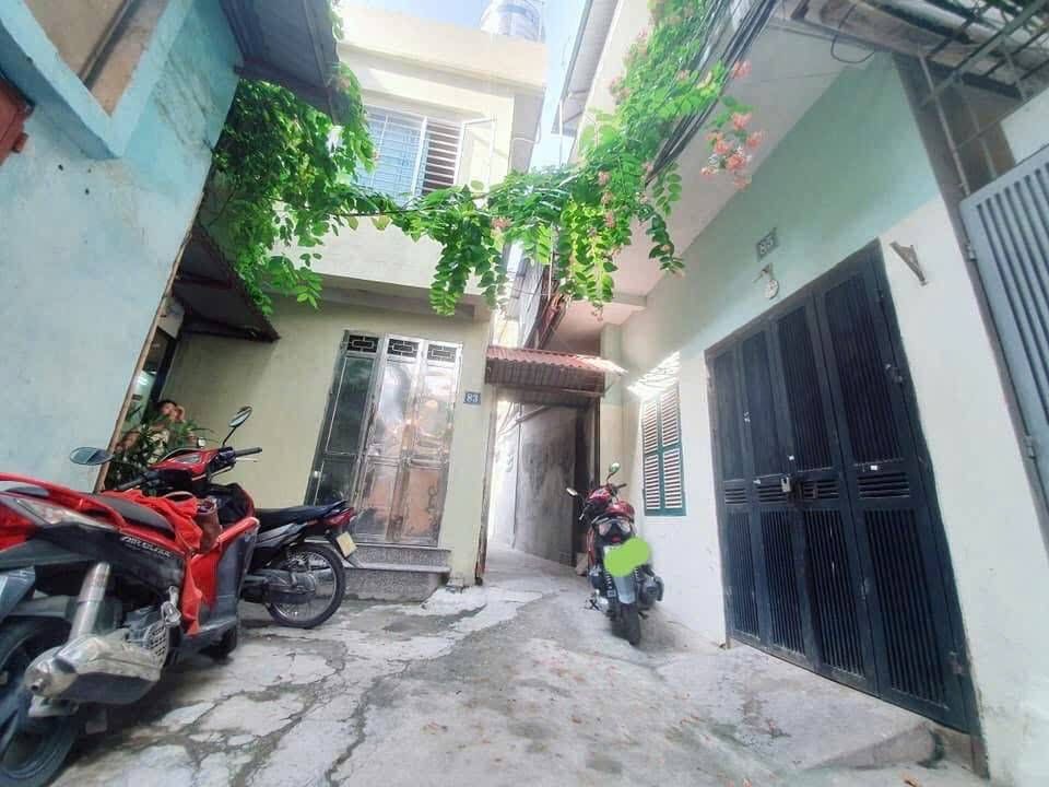 Bán nhà Lệnh Cư - diện tích 43m2 3 tầng - nhà đẹp, tổng 2 ngủ - giá 4,5 tỷ