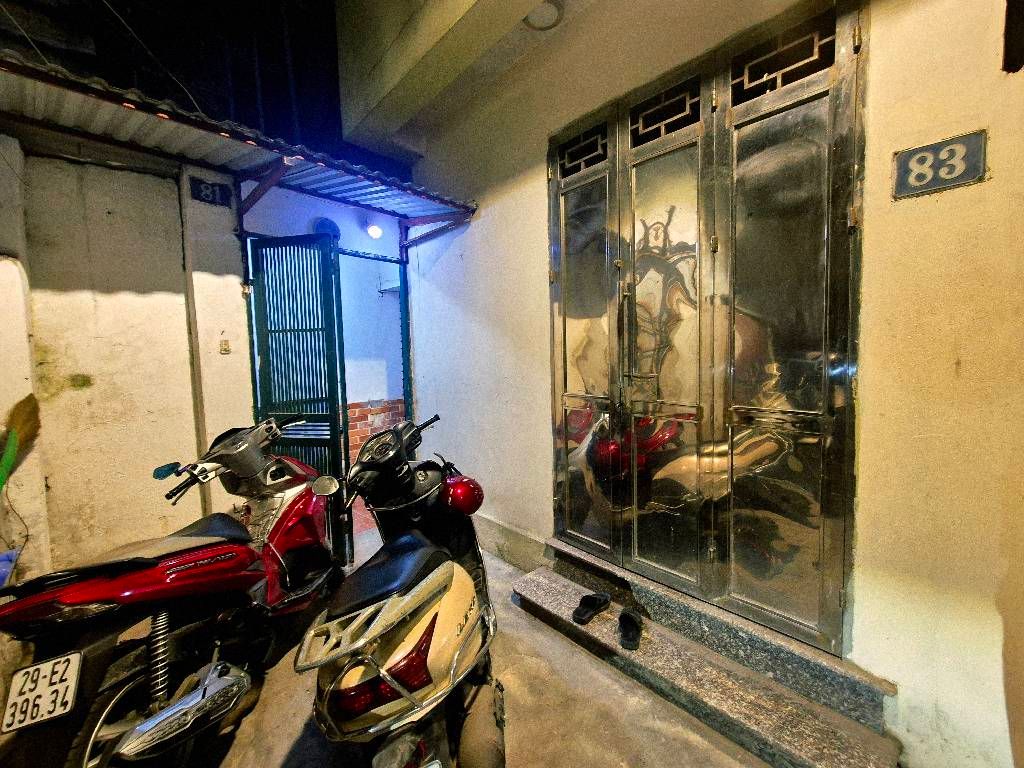 Bán nhà Lệnh Cư - diện tích 43m2 3 tầng - nhà đẹp, tổng 2 ngủ - giá 4,5 tỷ