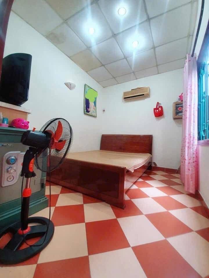 Bán nhà Lệnh Cư - diện tích 43m2 3 tầng - nhà đẹp, tổng 2 ngủ - giá 4,5 tỷ