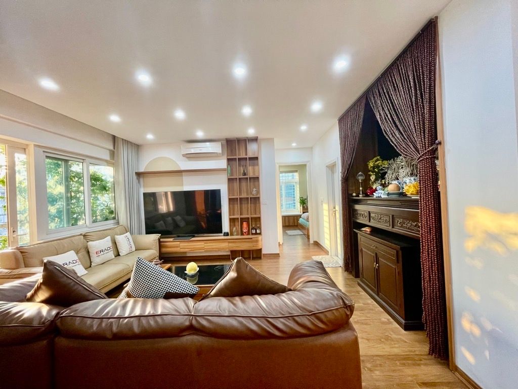 Bán nhà Hoàng Đạo Thúy - diện tích 110m2 1 tầng - Căn góc, giá 9,9 tỷ