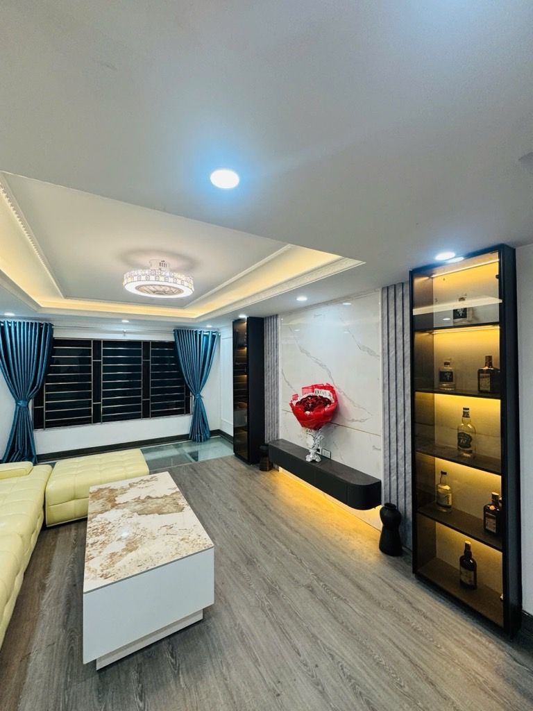 Bán nhà Bằng Liệt - diện tích 30m2 5 tầng - ô tô tránh 10m - giá 8,3 tỷ