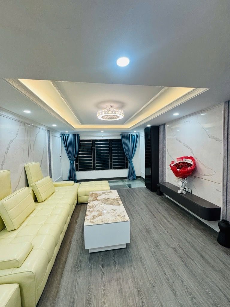 Bán nhà Bằng Liệt - diện tích 30m2 5 tầng - ô tô tránh 10m - giá 8,3 tỷ